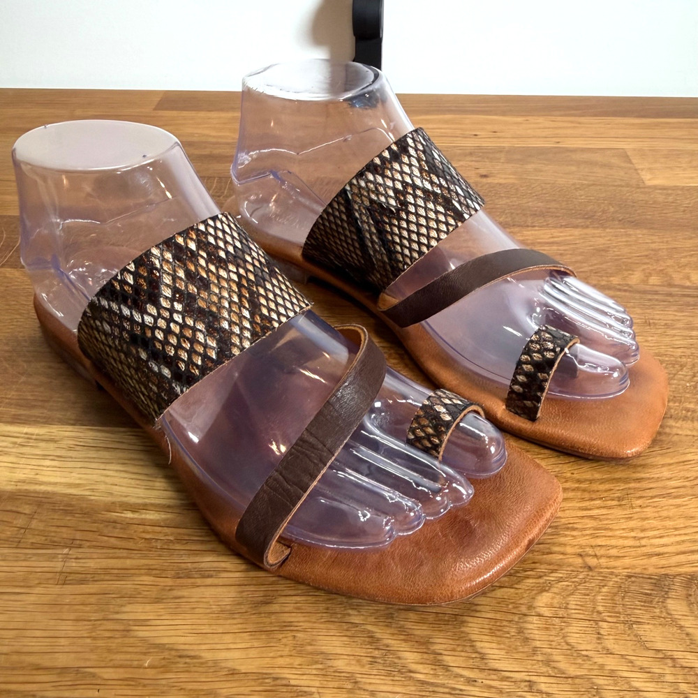 Sophia Milano Snake Print Sandals Women's 7.5 Brown Flats Summer Strappy
